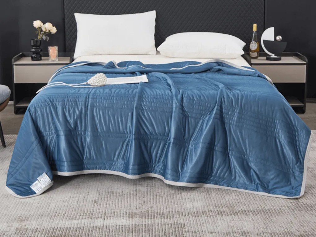 Chladiaca letná prikrývka CELIA, tmavomodrá Rozmer: 200 x 220 cm