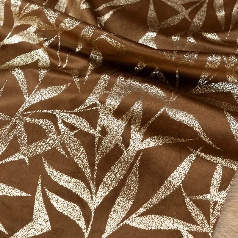 Dekorstudio Elegantný zamatový behúň na stôl BLINK 15 hnedý Rozmer behúňa (šírka x dĺžka): 35x140cm