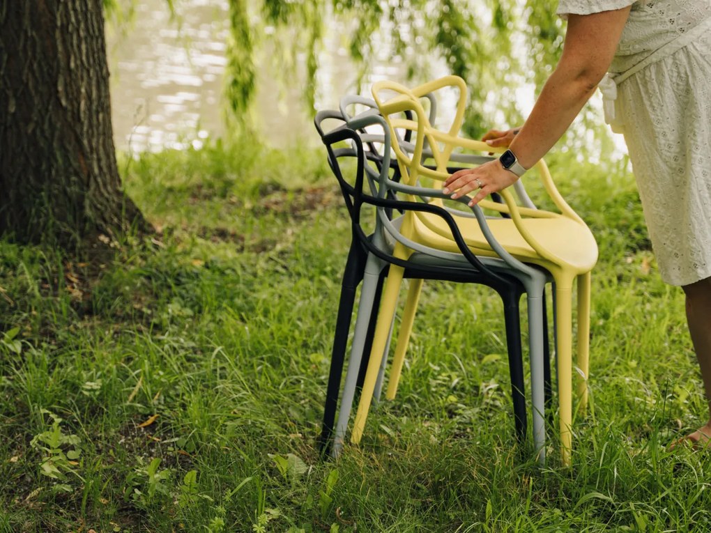 AKCIA Čierna plastová stolička KATO II. akosť