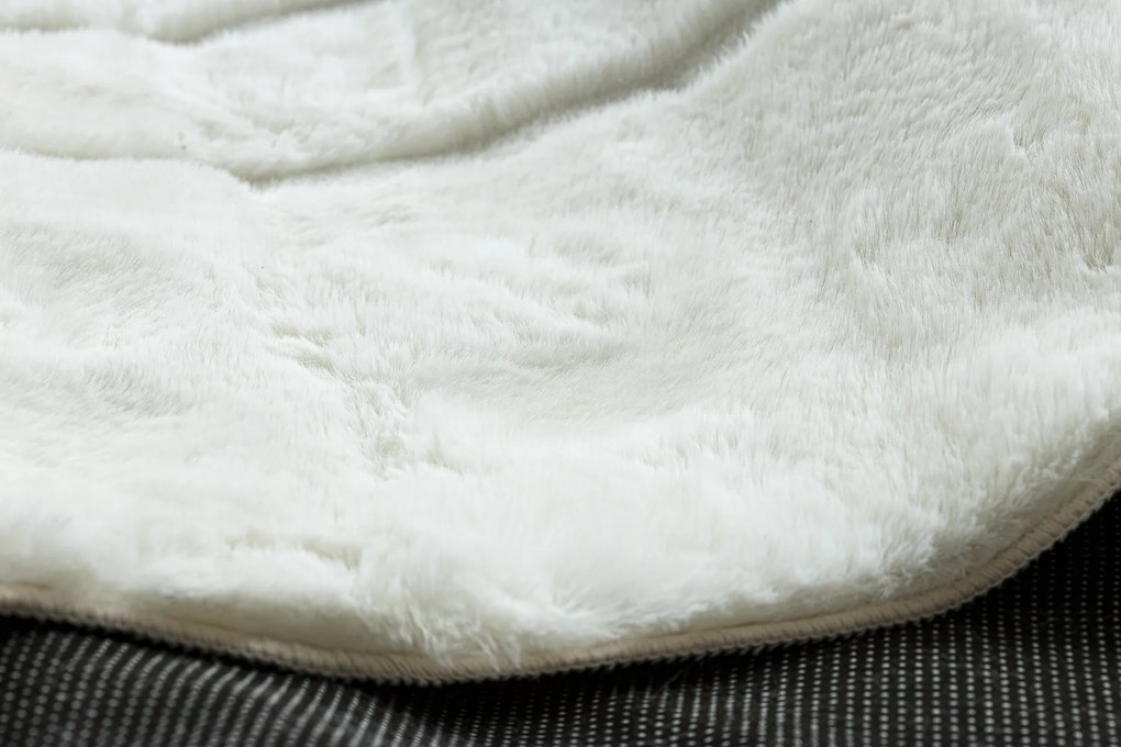 Koberec CURVY biely 11 Arches, prateľný