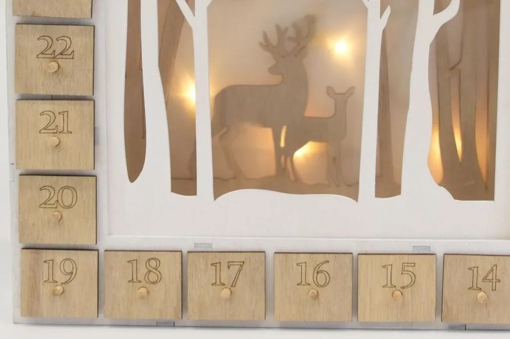 Drevený adventný kalendár s lesným motívom, 7 LED diód