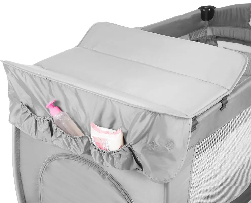 Cestovná postieľka s prebaľovacou podložkou a hracím oblúkom, sivá