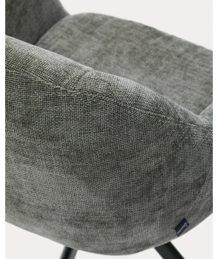 Tmavozelené čalúnené jedálenské kreslo s podrúčkami Dorina – Kave Home