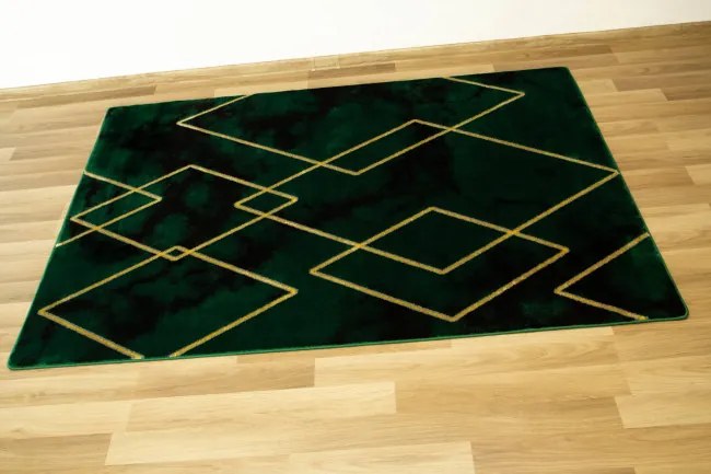 Koberec Diamond K4421Y Romby fľaškovo zelený / zlatý