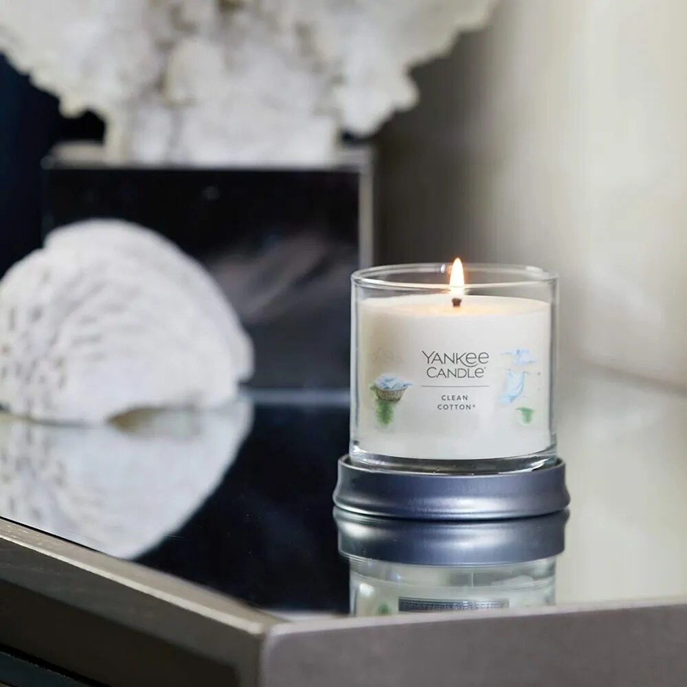 Yankee Candle vonná sviečka Signature Tumbler v skle malá Clean Cotton, 122 g