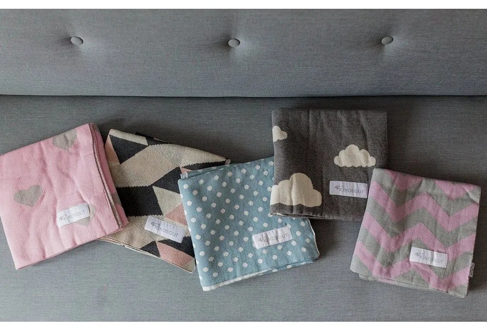 Ružovo-šedá bavlnená detská deka Kindsgut Zigzag, 80 x 100 cm