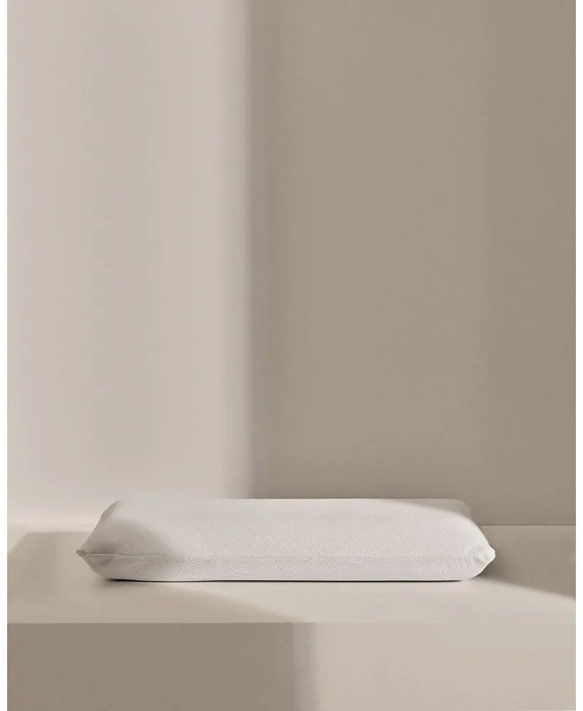 Anatomický vankúš s výplňou z pamäťovej peny 33x70 cm Sasa – Kave Home