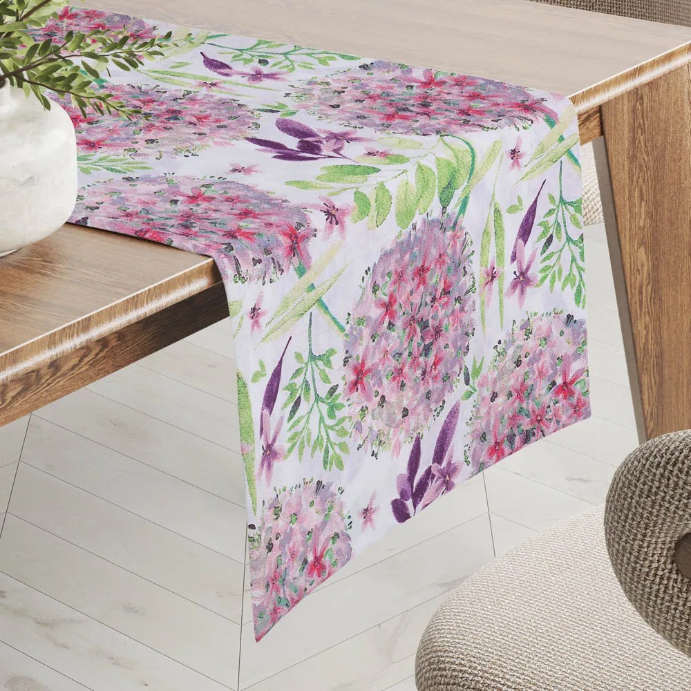 Biante Bavlnený behúň na stôl Sandra SA-385 Ružové cibuľové kvety na bielom 20x120 cm