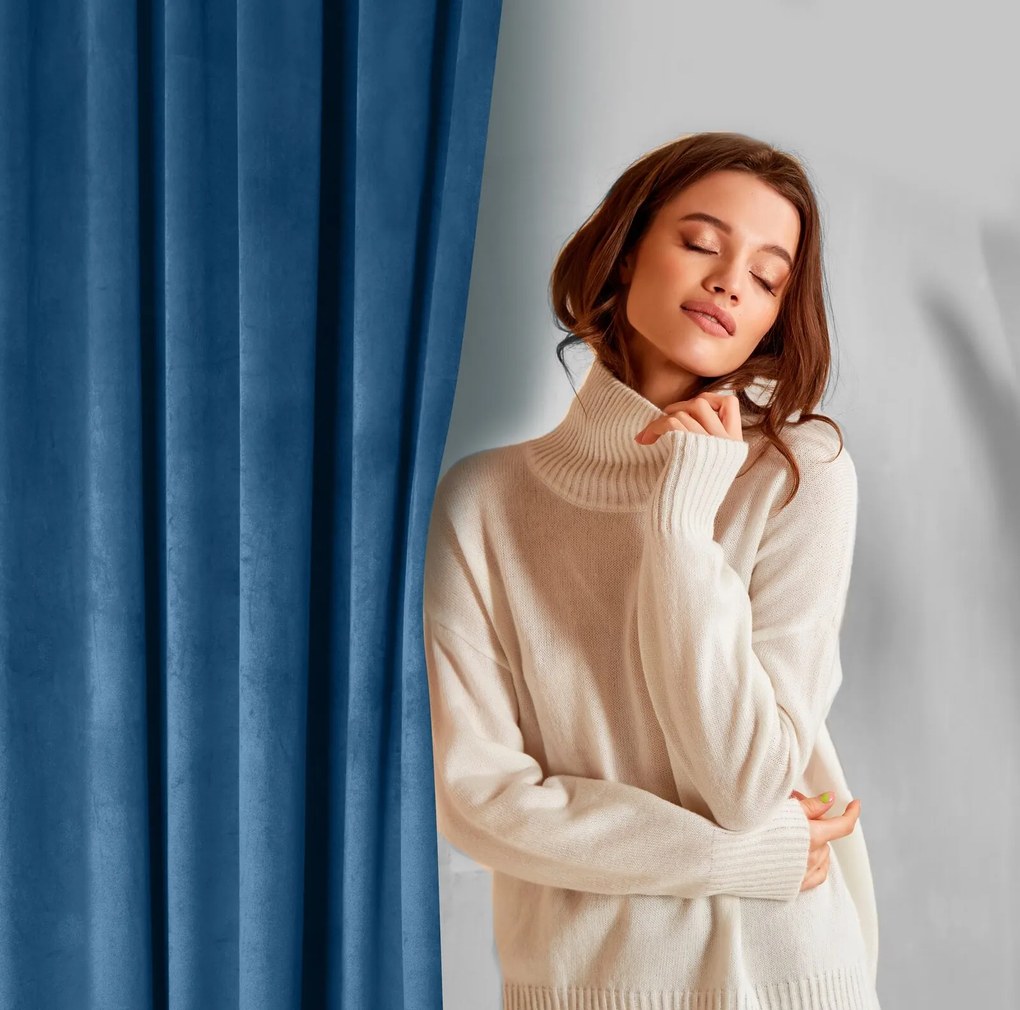 ZATEMŇOVACÍ ZÁVES NA KRÚŽKOCH ROSA 140X250 CM NÁMORNÍCKA MODRÁ