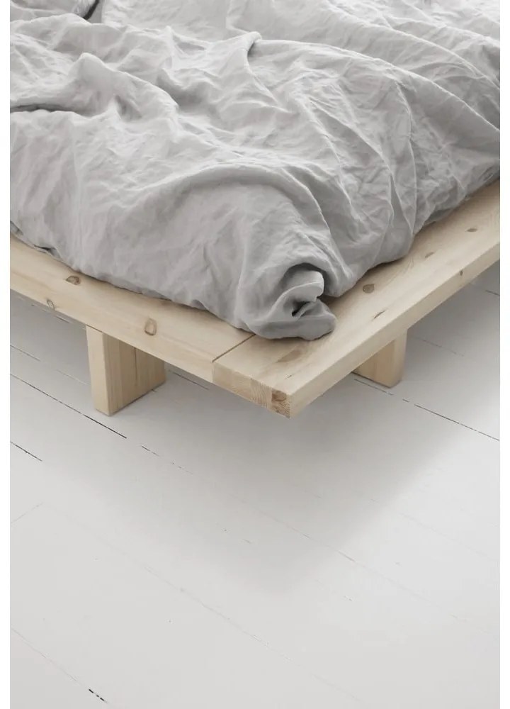 Dvojlôžková posteľ z borovicového dreva s roštom 160x200 cm Japan – Karup Design