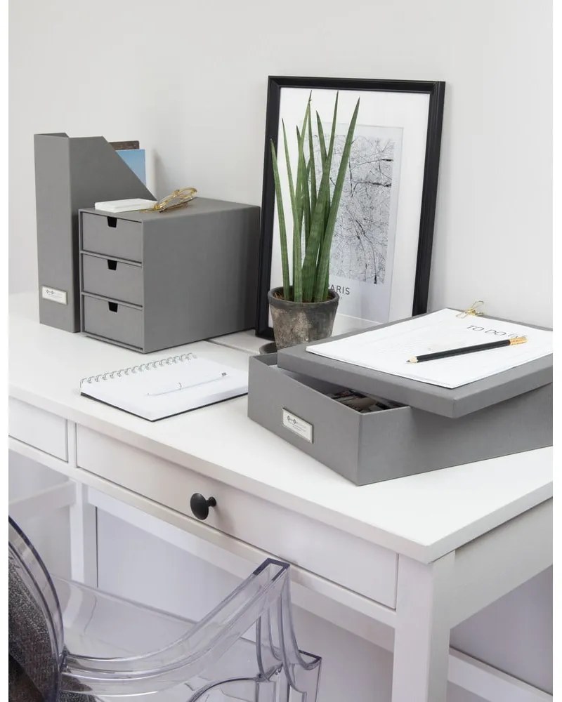 Sivý úložný box s menovkou na dokumenty Bigso Box of Sweden Oskar, veľkosť A4