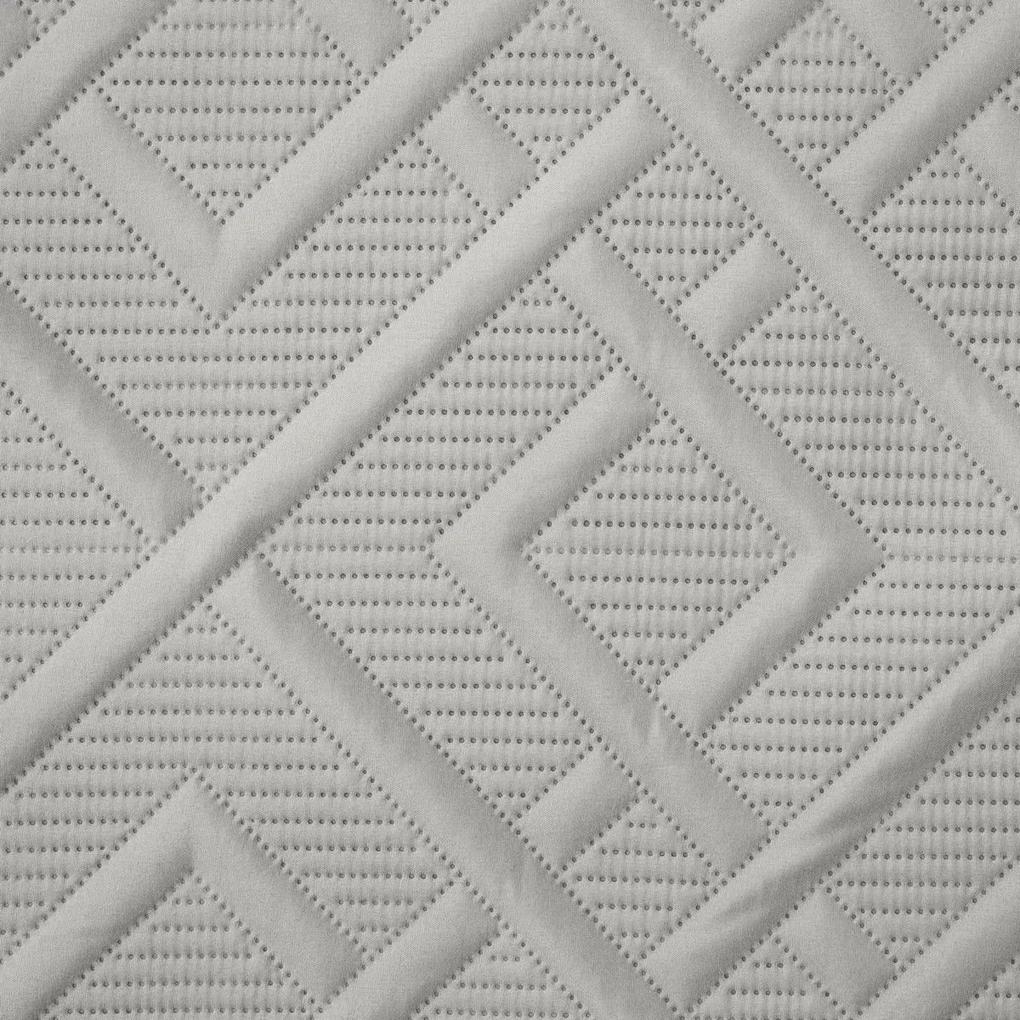 Jednofarebný prehoz na posteľ Alara/2 s geometrickým vzorom, strieborný 170x210 cm - PostelnePrehozy.sk