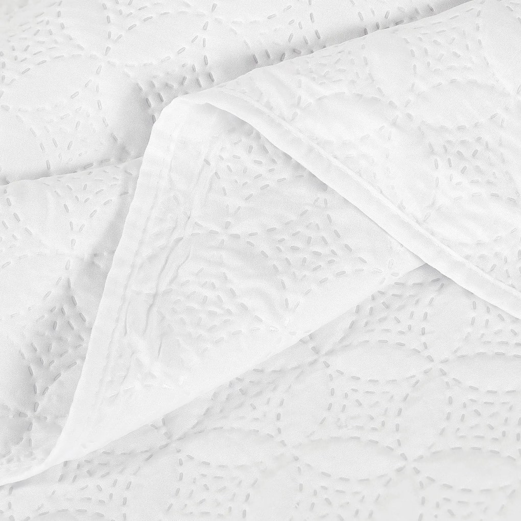 Goldea prehoz na posteľ - ornamenty na bielom 220 x 240 cm