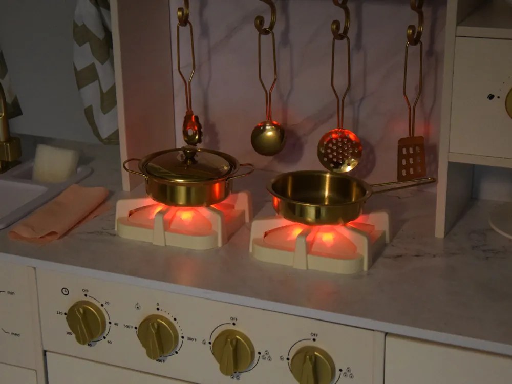 Veľká drevená kuchynská zostava v glamour štýle so zlatými doplnkami ZA5270