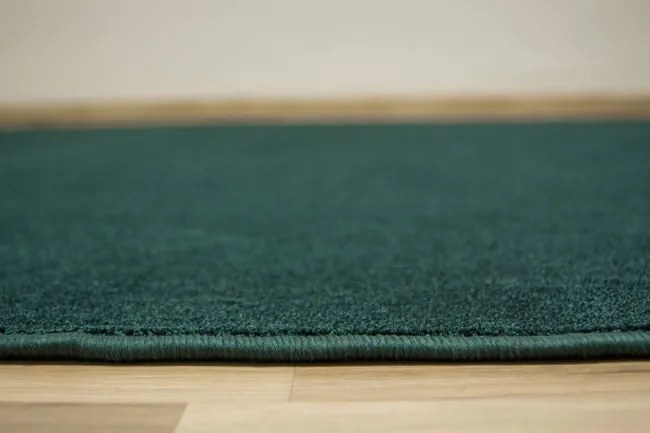 Metrážny koberec SIERRA 40 fľaškovo zelený