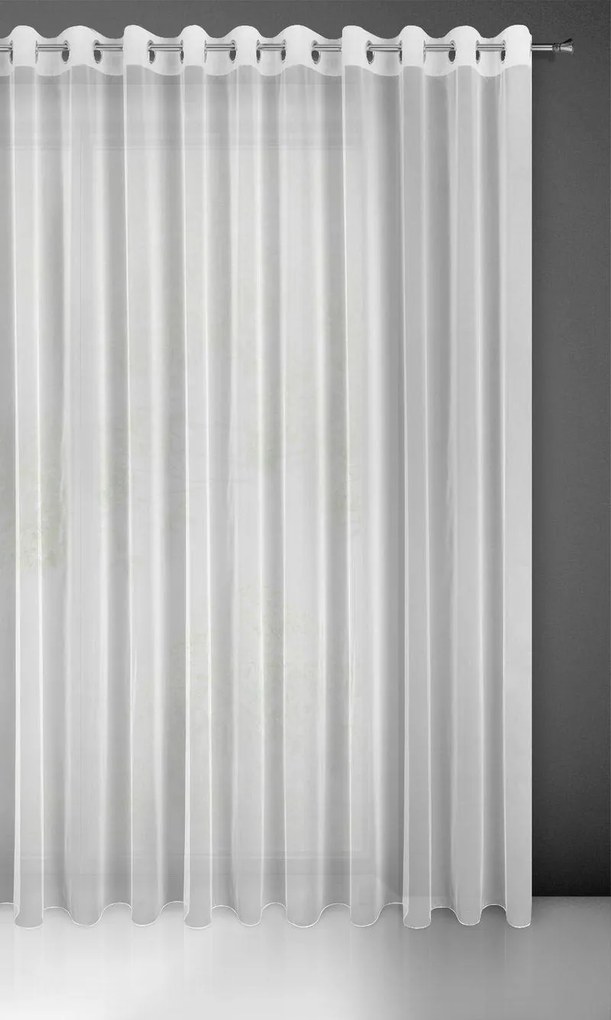 Biela záclona na krúžkoch ESEL vyrobená z hladkej lesklej látky 400x250 cm