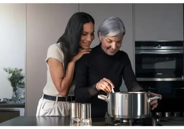 WMF - Hrniec GOURMET PLUS s pokrievkou, Ø 24 cm