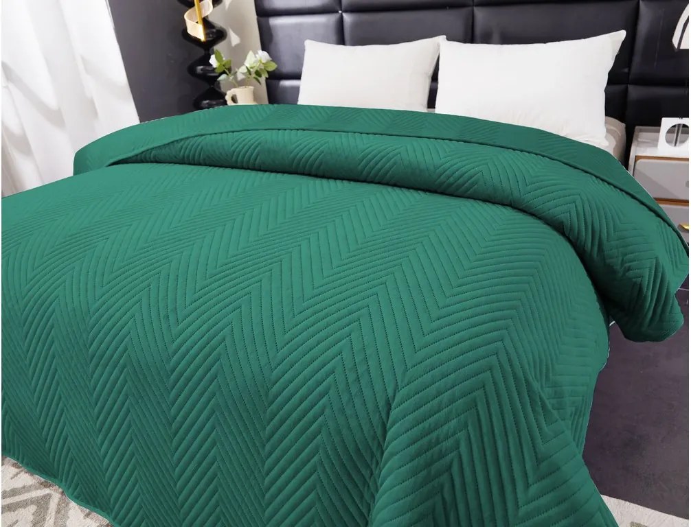 Zelený zamatový prehoz na posteľ ARROW VELVET Rozmer: 200 x 220 cm