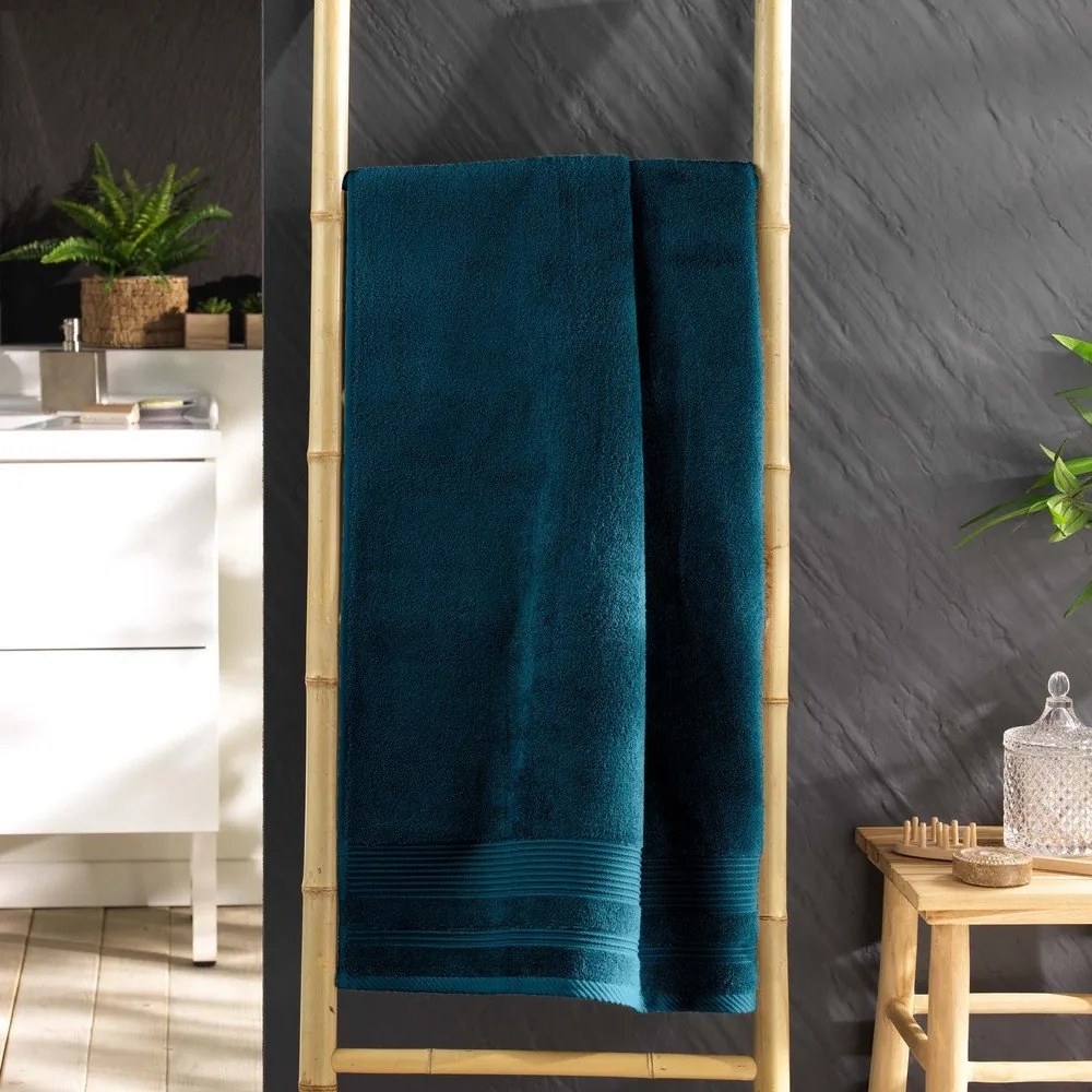 Tmavomodrá froté bavlnená osuška 70x130 cm Tendresse – douceur d'intérieur