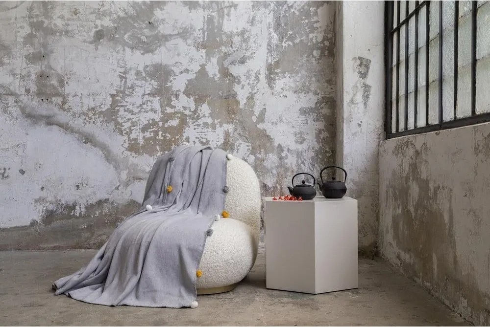 Sivý fleecový pléd 150x200 cm Pom Pom – Mijolnir