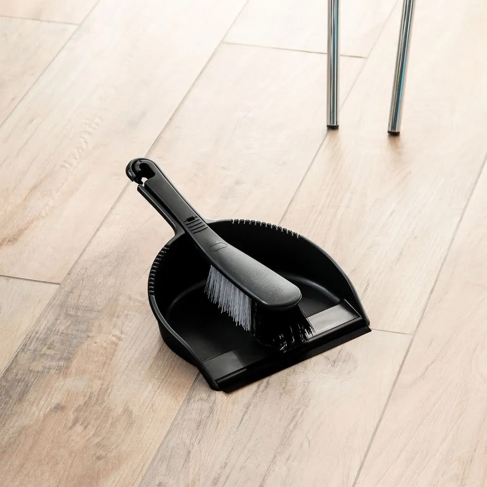 Metlička a lopatka – Addis