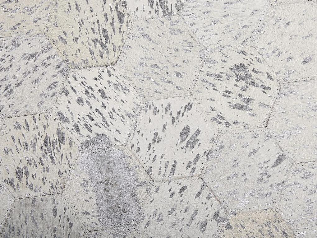 Okrúhly kožený koberec ⌀ 140 cm strieborná/béžová BOZKOY Beliani