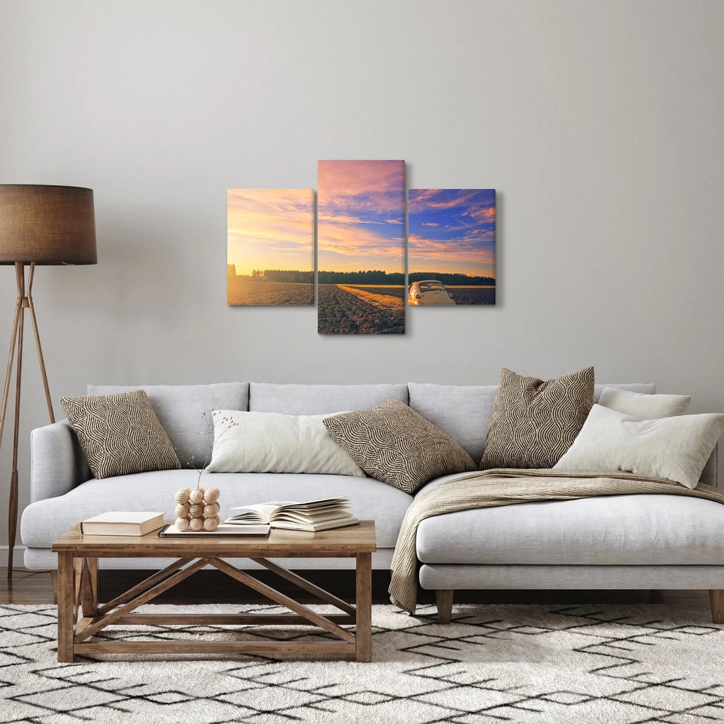 Obraz žltého auta v poli (90x60 cm)