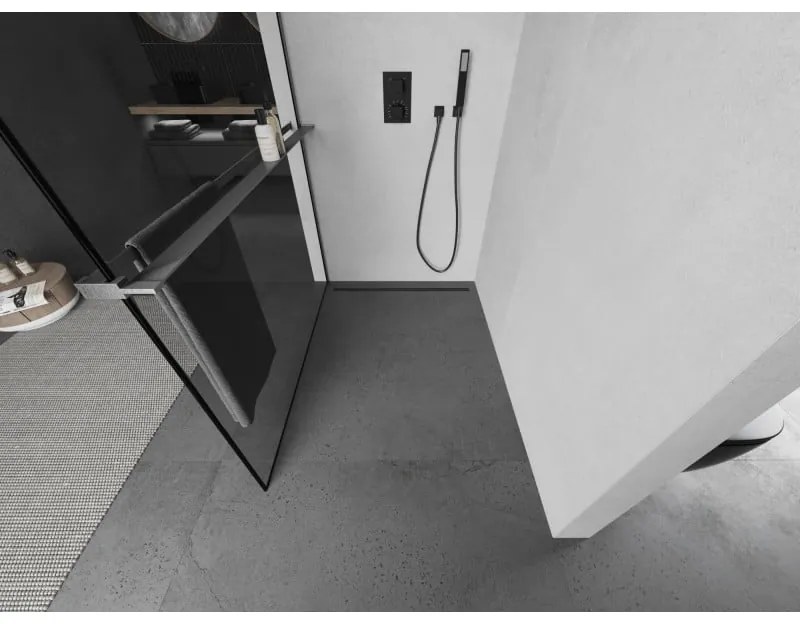 Mexen Kioto+ L, sprchová zástena Walk-In s poličkou a vešiakom 120 x 200 cm, 8mm číre sklo čierny vzor, grafitový profil, 800-120-123-66-70