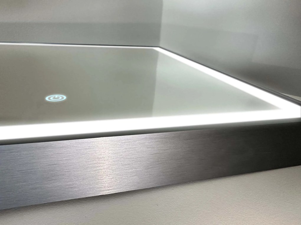 LED zrkadlo v ráme do kúpeľne M7