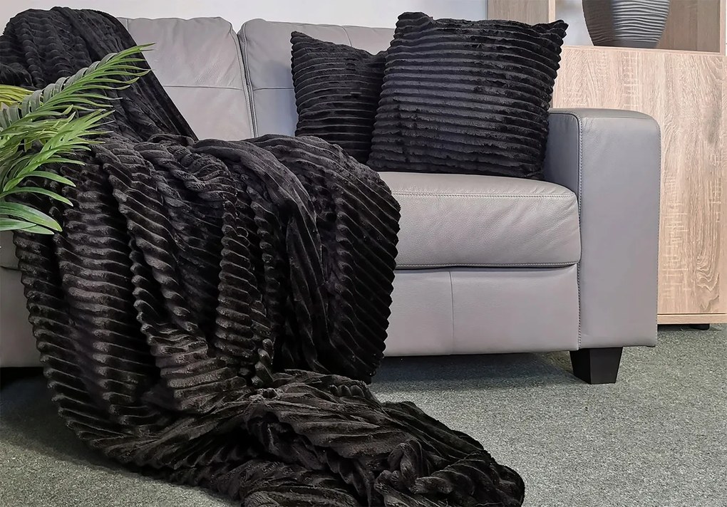 Dekorstudio Luxusná čierna deka s vytláčaným vzorom LEA Rozmer deky: 150x200cm