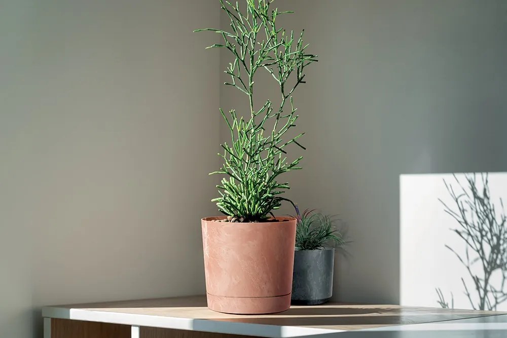 Kvetináč TUBOS P betónový efekt šedý matný