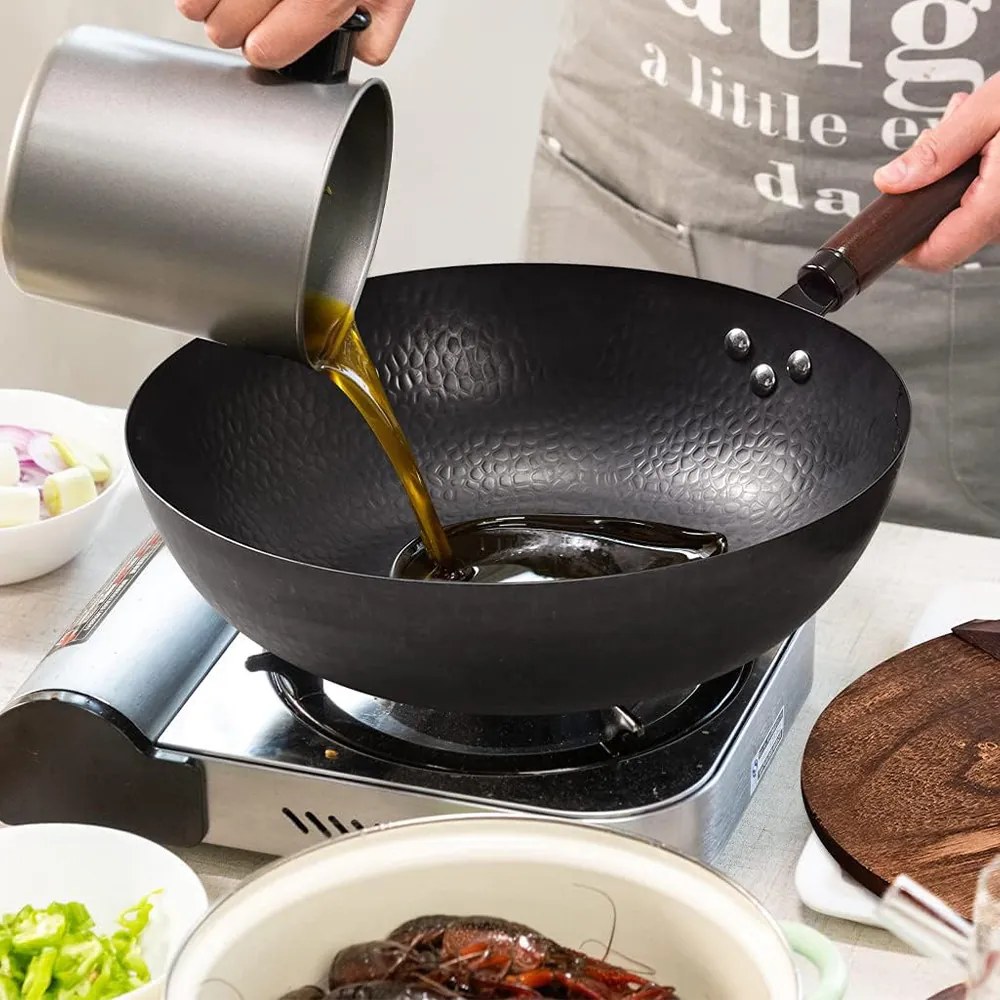 Wok panvica s kuchynským príslušenstvom