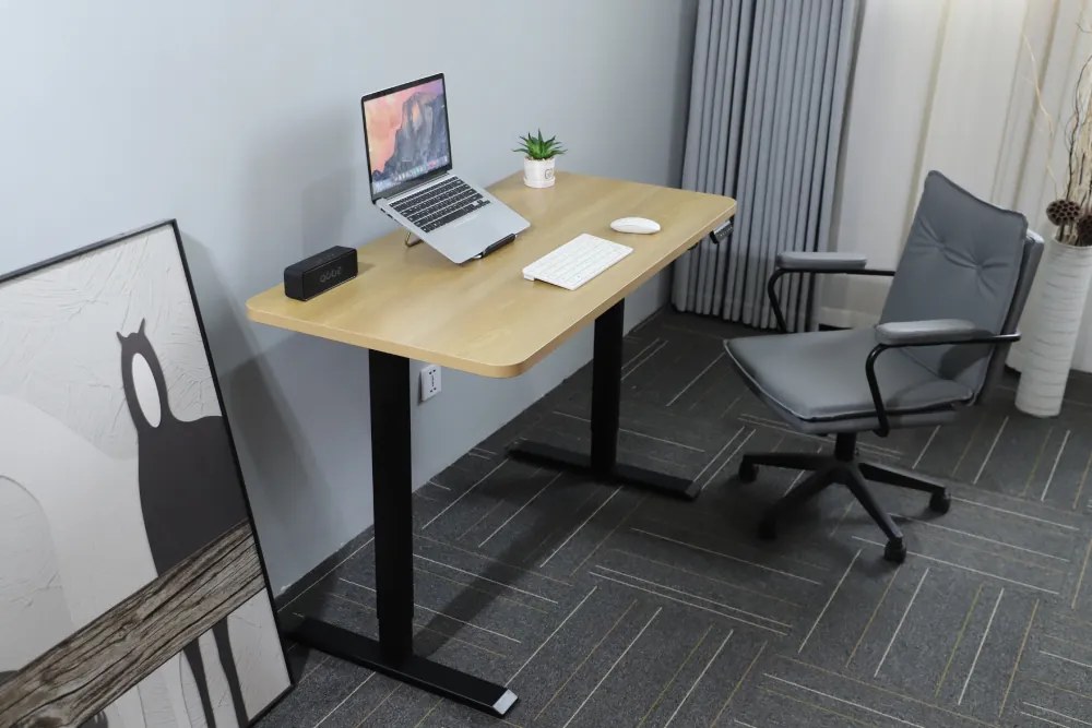 Výškovo nastaviteľný elektrický stôl BestBerg BBAT-14BWD / rozmer 140x70 cm / výška 93,4-125,4 cm / čierna/drevo