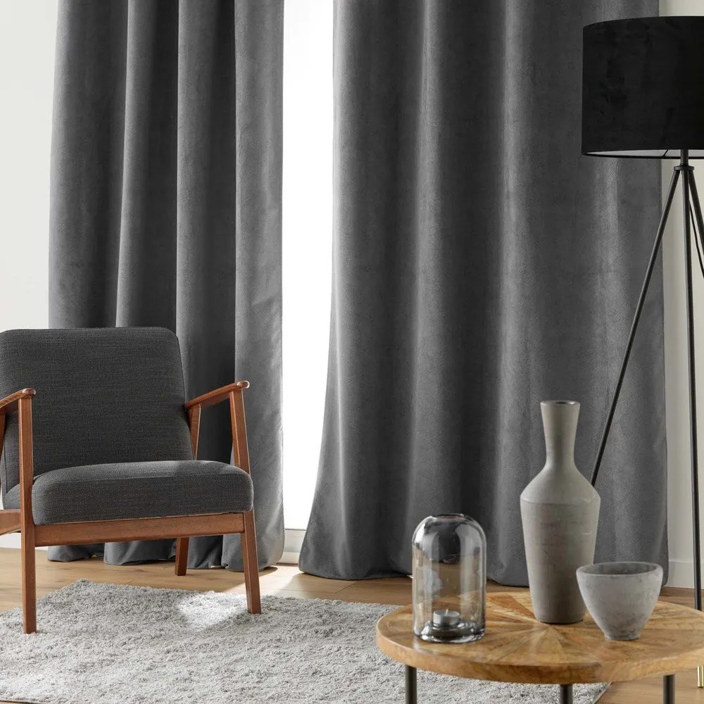 Antracitový zamatový záves 140x260 cm Olympe – douceur d'intérieur