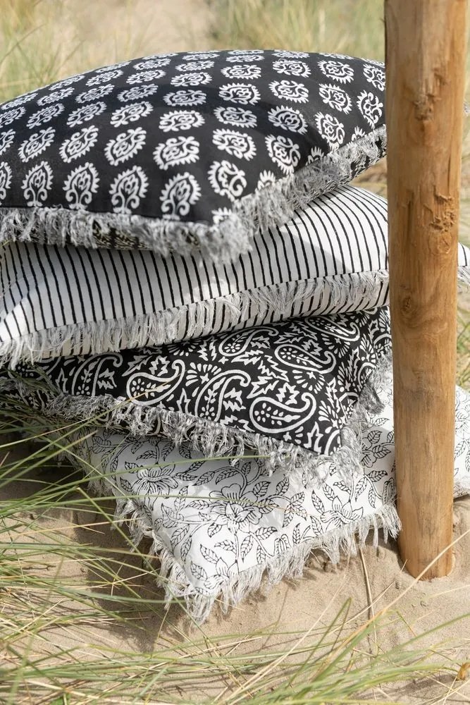 4ks čierno-biely bavlnený vankúš so strapcami Indi Zwart - 56*56*2,5cm