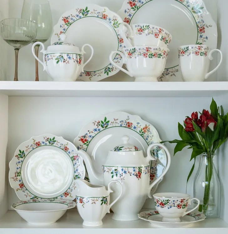Cukornička Rosalia – elegantný porcelánový doplnok s kvetinovým vzorom