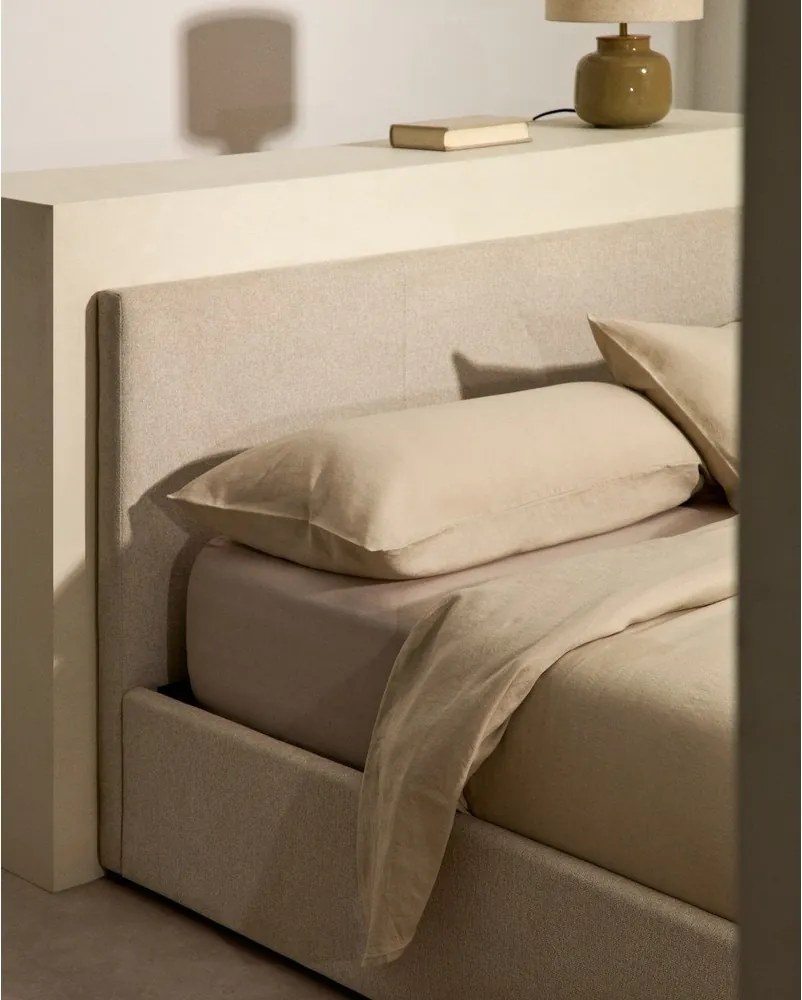 Béžová čalúnená dvojlôžková posteľ s úložným priestorom s roštom 180x200 cm Nahiri – Kave Home