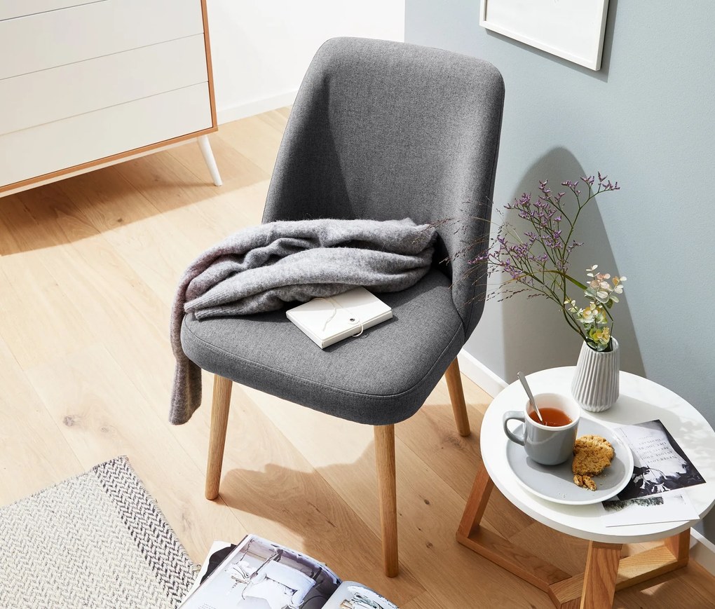 Čalúnená jedálenská stolička