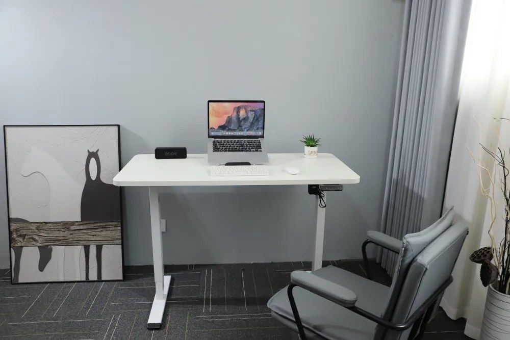 Výškovo nastaviteľný elektrický stôl BestBerg BBAT-12WW / rozmer 120x60 cm / výška 93,4-125,4 cm / biely