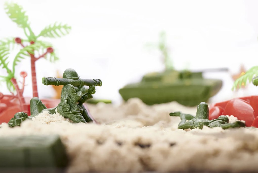 KIK 307-dielna sada vojenských figúrok a vozidiel pre deti – tanky, rakety