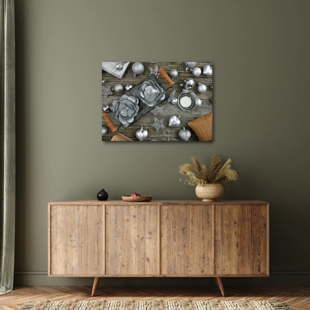 Obraz - strieborné vianočné dekorácie (70x50 cm)