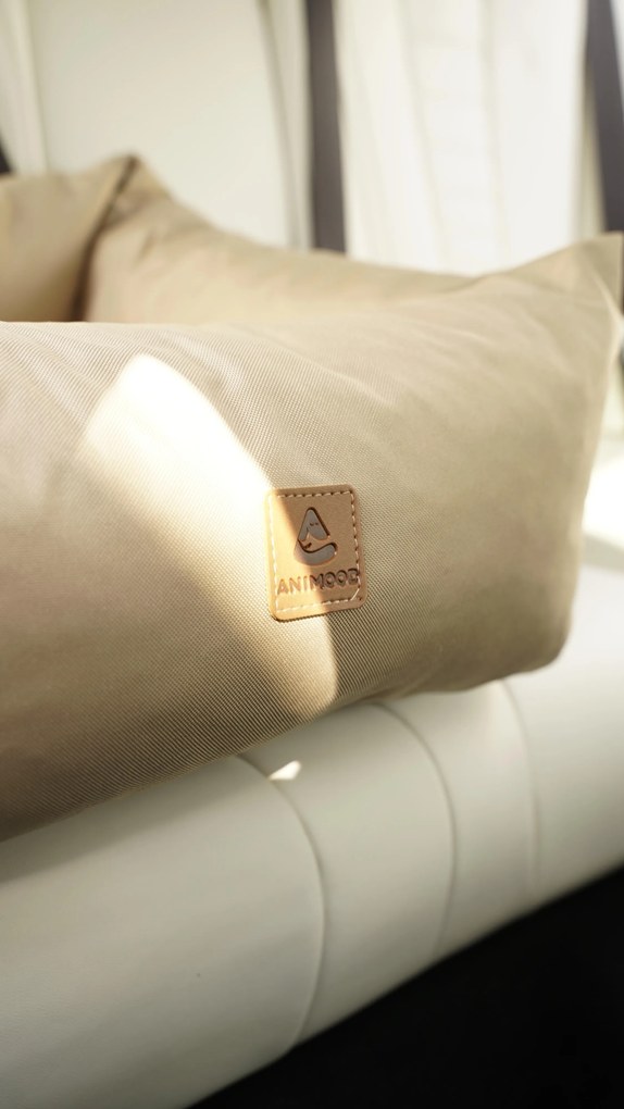 Cestovný pelech pre psov do auta JULIAN - cappuccino