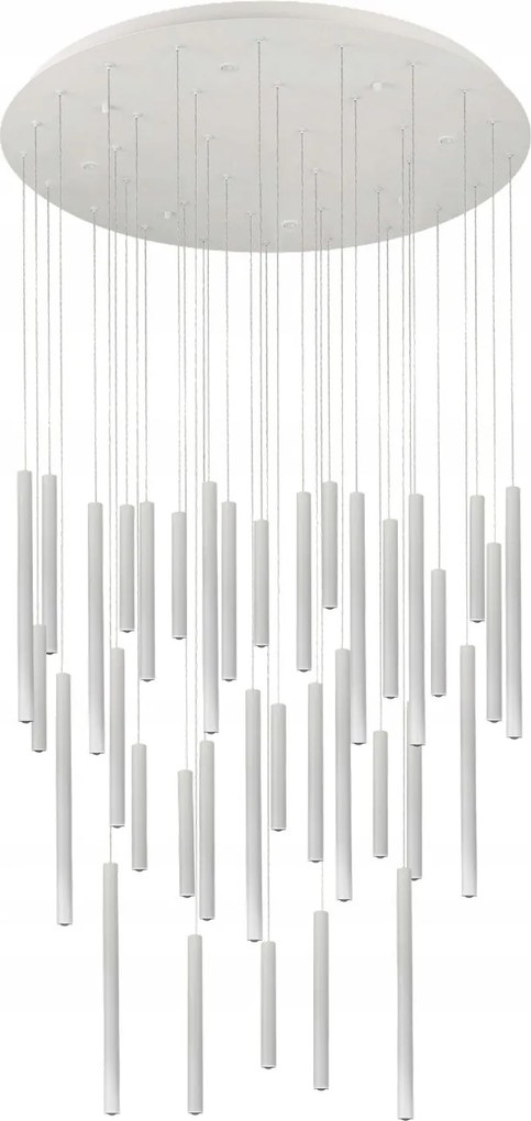 Biela obrovská reprezentatívna lampa Ilios 36 nad hotelovou recepciou, chodba