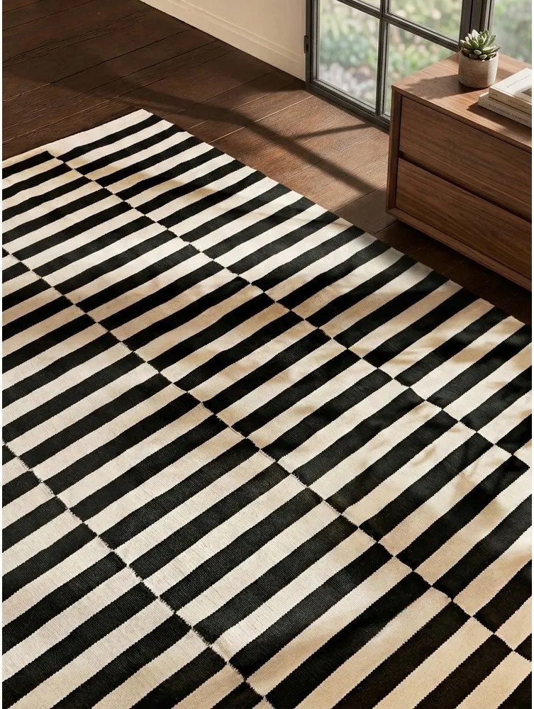 Čierno-biely obojstranný ručne tkaný vlnený koberec 200x300 cm Donna – Hanse Home