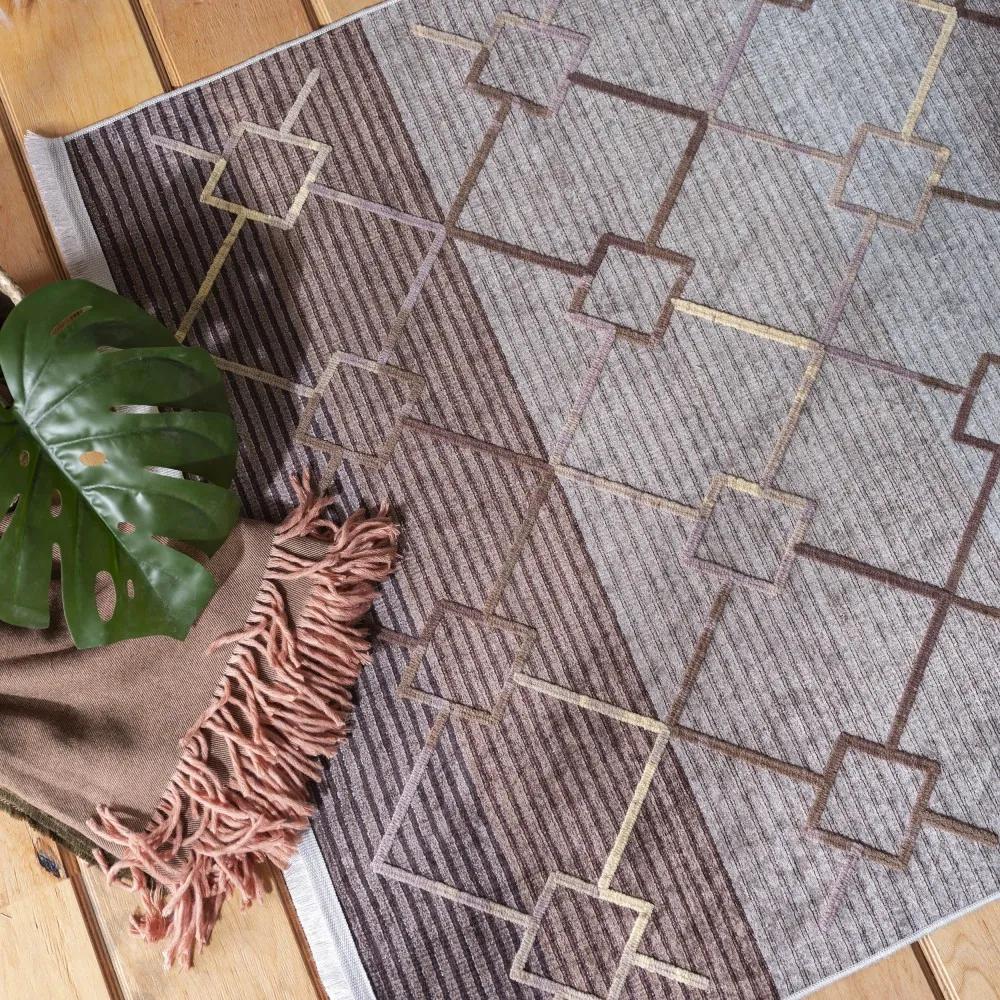 Hnedý vzorovaný koberec v škandinávskom štýle
