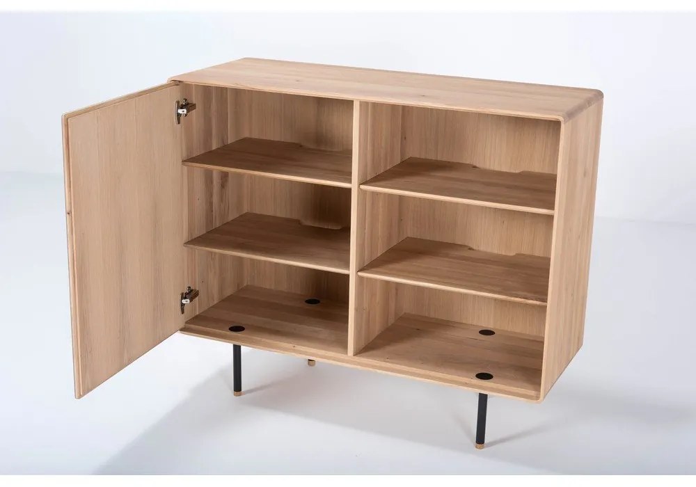 Nízka komoda z dubového dreva v čierno-prírodnej farbe 118x100 cm Fina – Gazzda