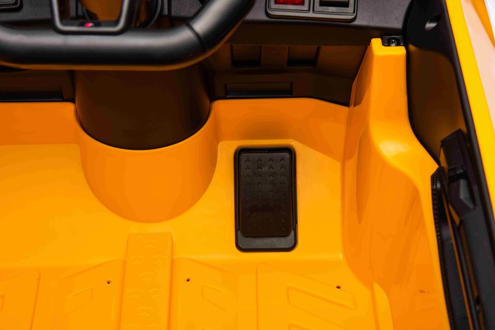 Ramiz Audi SQ8 vozidlo Žltá