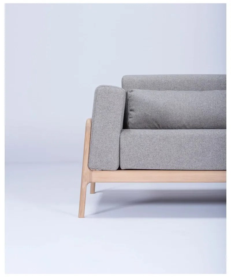 Sivá pohovka s konštrukciou z masívneho dubového dreva Gazzda Fawn, 180 cm