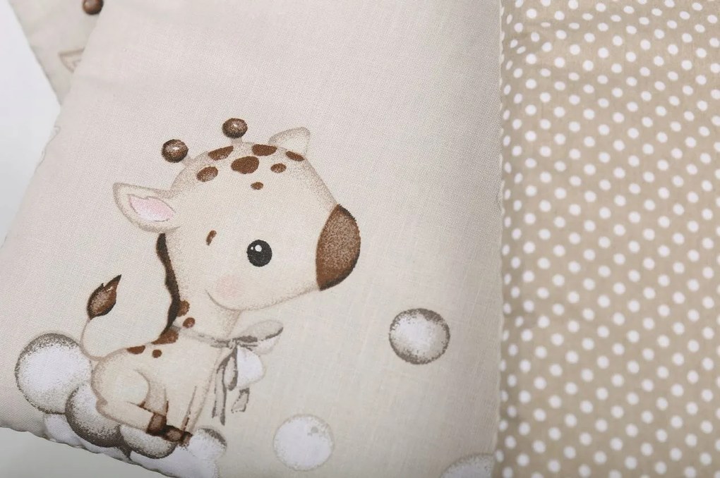Ochranný mantinel do postieľky 180x30 cm BABYMAM PREMIUM - Žirafa/biele bodky na béžovej