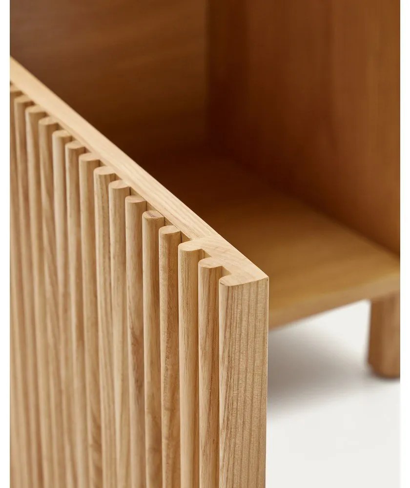 Nočný stolík v dekore duba v prírodnej farbe Beyla – Kave Home